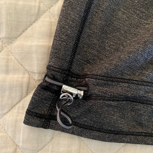 Lululemon Tame Me Top, size 6 - Picture 3 of 4